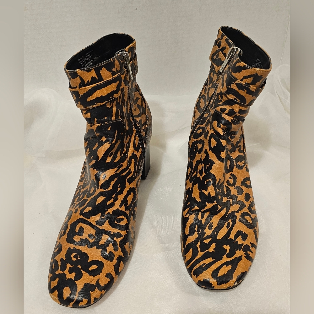 Calvin Kline Leopard Print Ankle Boot Bootie Size 11